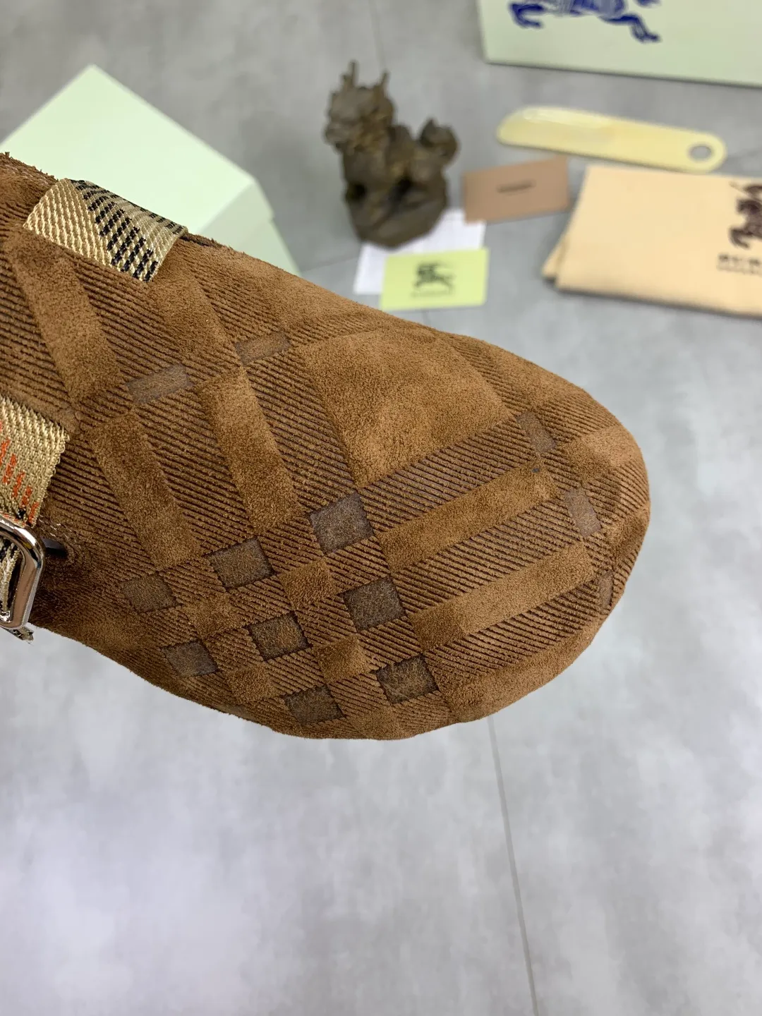 Men's Men's Shoes 💰P620 💰【New Style】Top Version 🆘【Burberry】New Burberry Slippers are on the market with perfect workmanship! 🔥Perfect shape and top quality🙈Non-slip and wear-resistant high-end rubber outsole👣Versatile and comfortable shoes, standard size: 39-45 (38 46 customized) 5️⃣colors available Top-quality packaging
